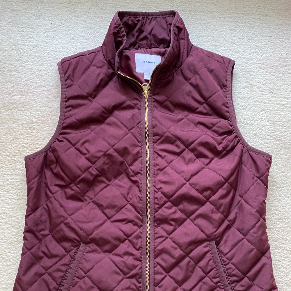 Ladies Old Navy Quilted full zip vest